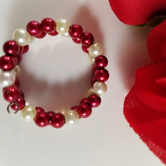 HAND CRAFTED Pearl Wrap Bracelet Red and White Coil Bracelet Memory Wire - Picture 4 of 4